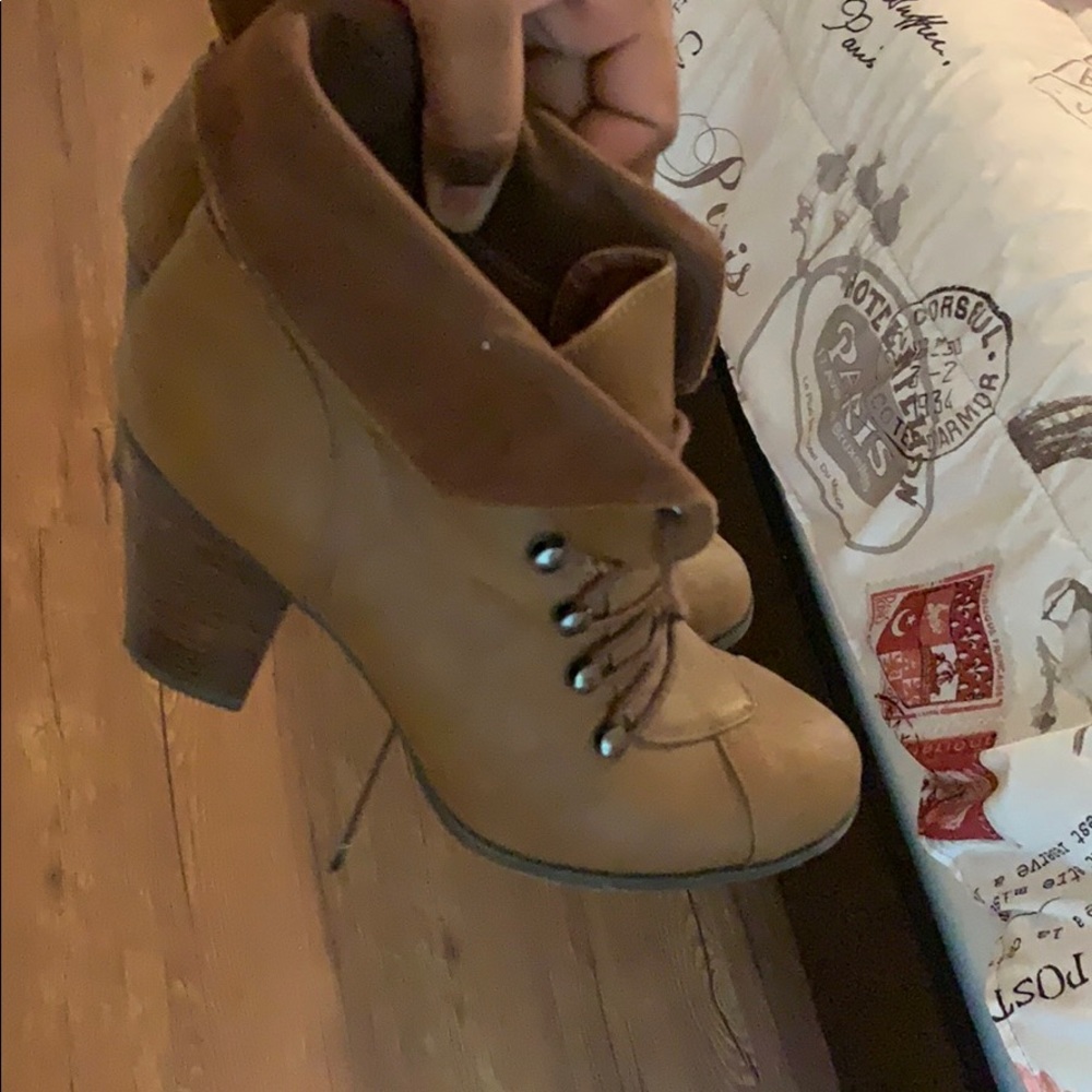 Boots - Picture 3 of 4